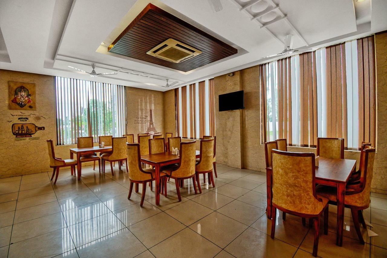 Capital O 40833 Maharaja Hotel & Restaurant Kashipur ภายนอก รูปภาพ