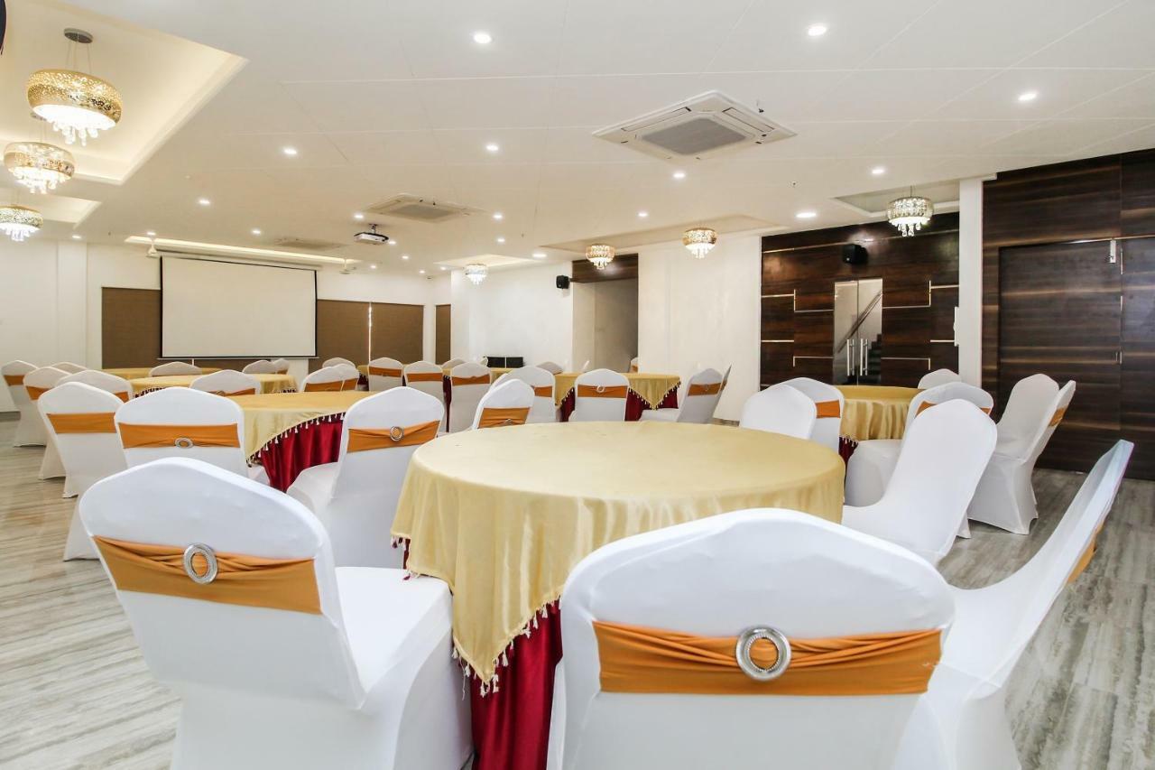 Capital O 40833 Maharaja Hotel & Restaurant Kashipur ภายนอก รูปภาพ
