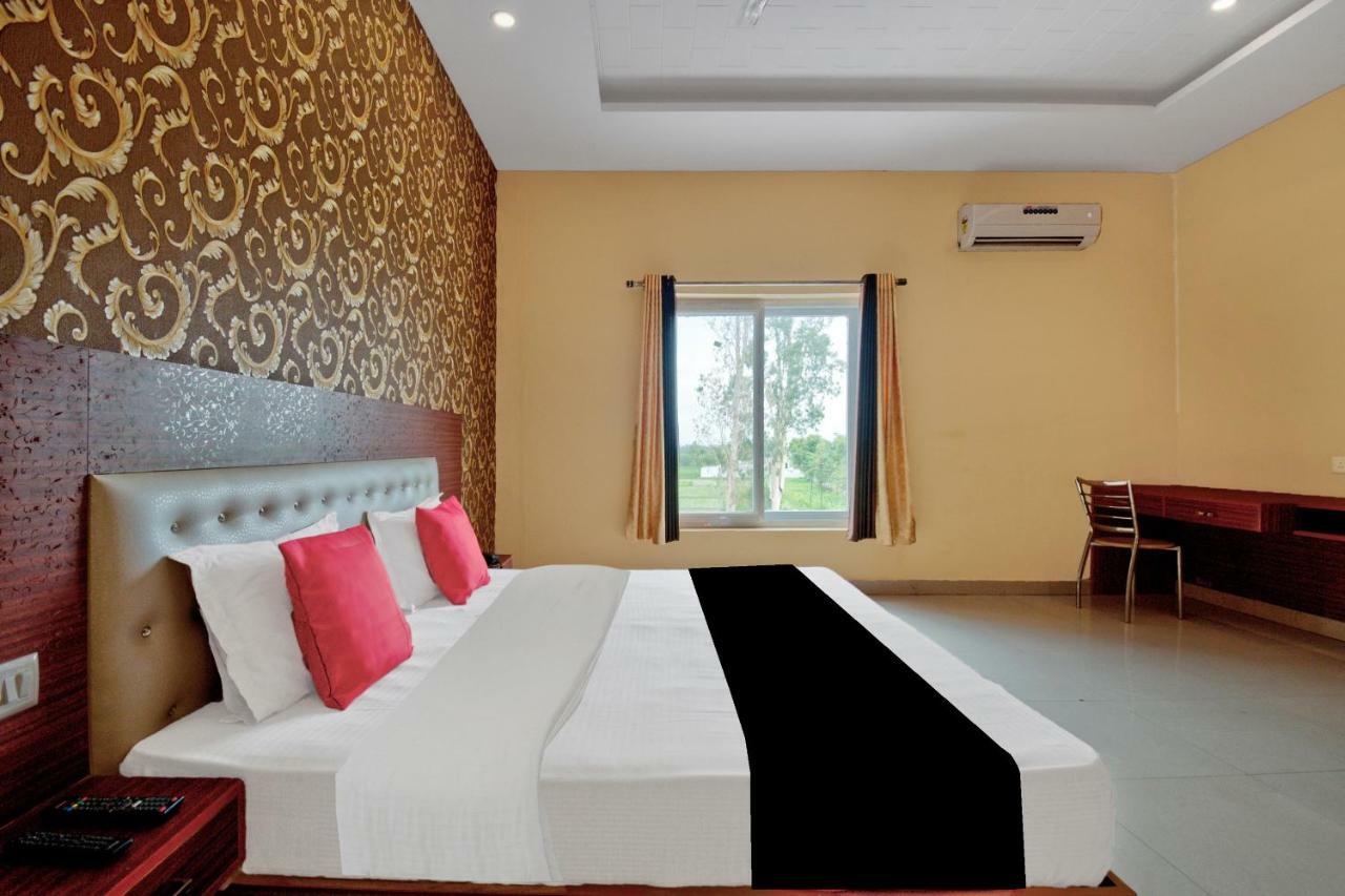 Capital O 40833 Maharaja Hotel & Restaurant Kashipur ภายนอก รูปภาพ