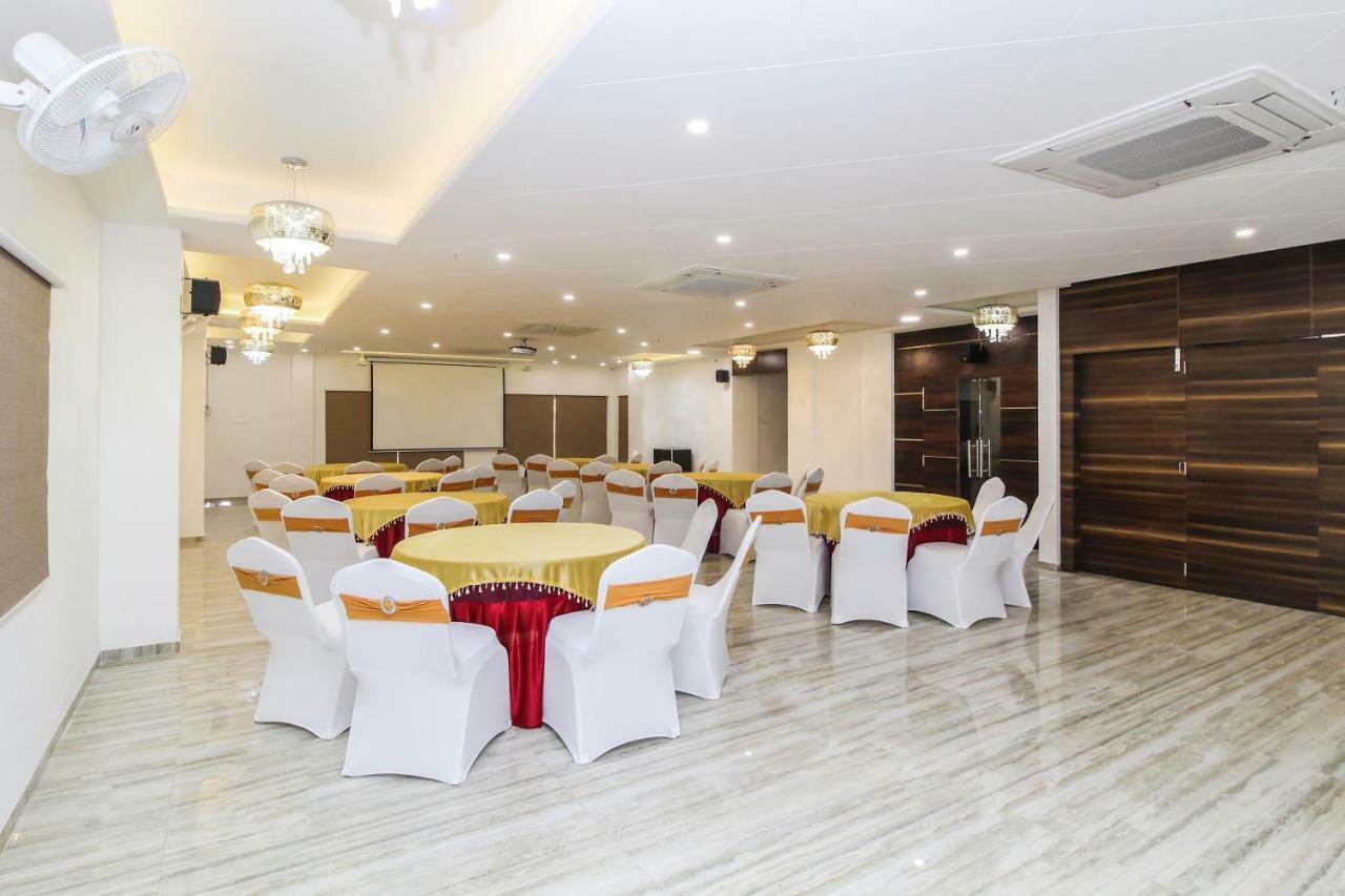 Capital O 40833 Maharaja Hotel & Restaurant Kashipur ภายนอก รูปภาพ