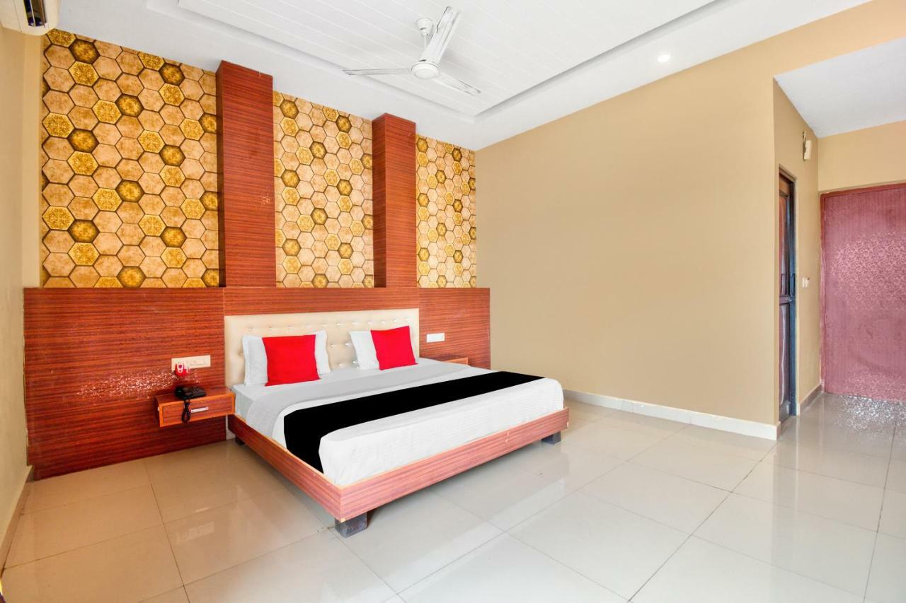 Capital O 40833 Maharaja Hotel & Restaurant Kashipur ภายนอก รูปภาพ